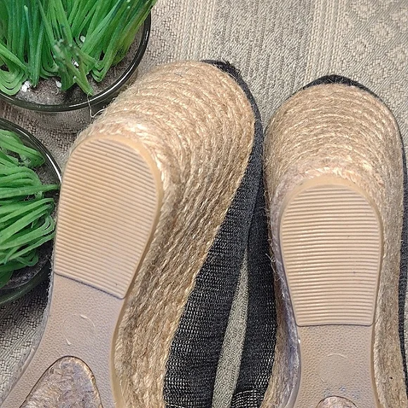 White Mountain Peep Toe Wedge - Picture 7 of 13